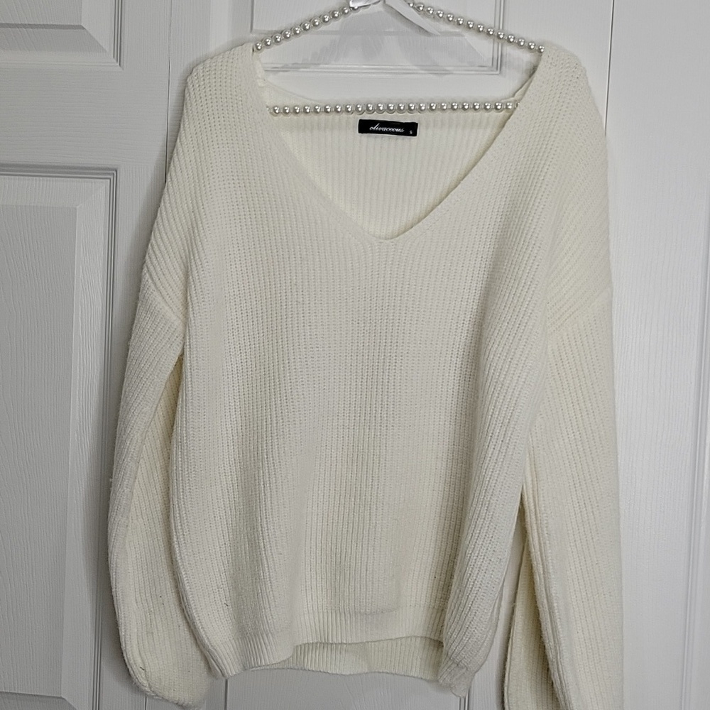 OLIVACEOUS Cream V-Neck Sweater Size Small